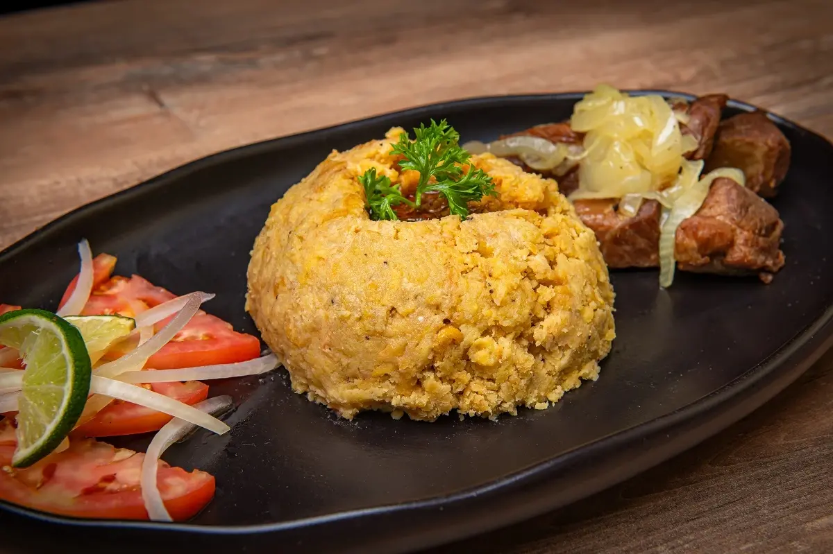3-Mofongo de Chicharrón con Masitas-1200×800