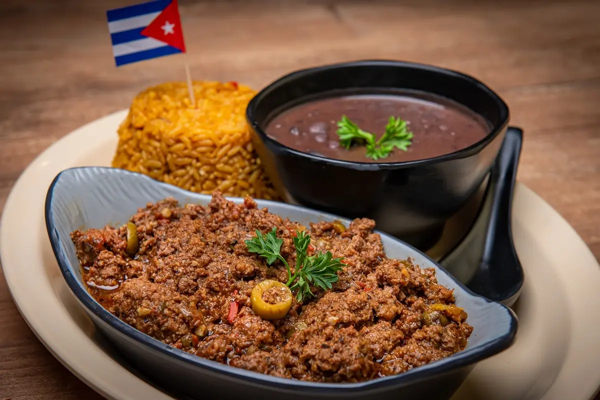5-Picadillo al Estilo Cubano – 1200×800